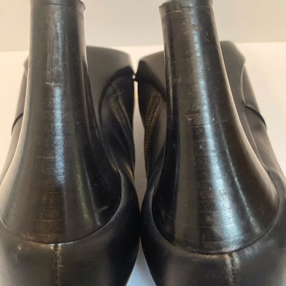 Aquatalia black ankle boot with buckle - Picture 5 of 13